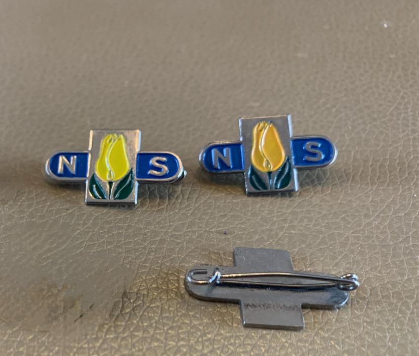 NS (tulp) speldjes van de NS prijs per stuk, Verzamelen, Speldjes, Pins en Buttons, Gebruikt, Speldje of Pin, Transport, Ophalen of Verzenden