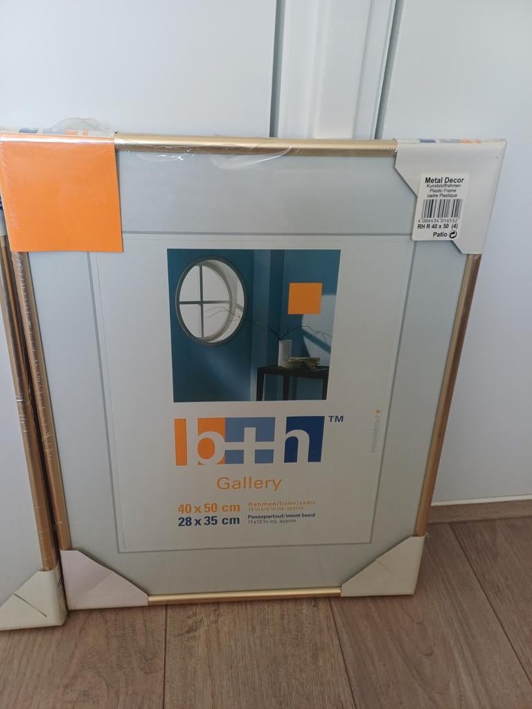 2 Nieuwe Fotolijsten 40x50 cm - Goudkleurig Kunststof, Ophalen of Verzenden, Nieuw, Kunststof