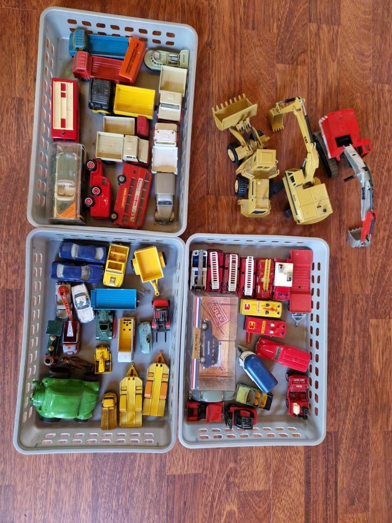 Verschillende speelgoedauto's en graafmachines, Ophalen of Verzenden, Gebruikt