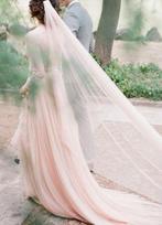 Een sluier in de kleur blush en bijpassende accessoires., Trouwjurk, Wit, Ophalen of Verzenden, Trouwjurken en Zo