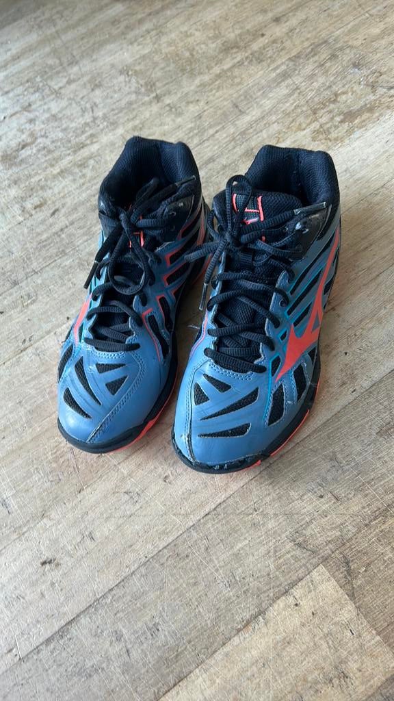 Mizuni korfbal zaalschoenen maat 37, Ophalen of Verzenden, Zo goed als nieuw, Schoenen