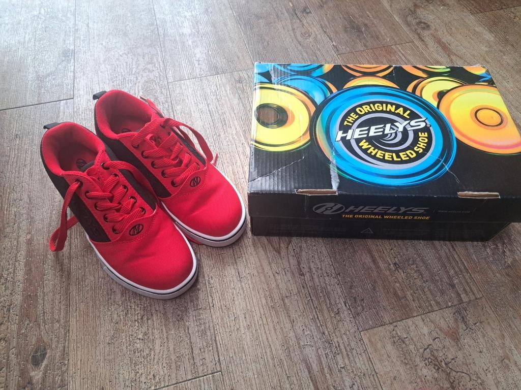 Heelys rolschoenen rood, maat 35, zo goed als nieuw, Ophalen of Verzenden, Nieuw, Kinderen