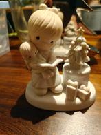 Precious moments enesco kerst meisje leest voor pop, Ophalen of Verzenden, Zo goed als nieuw, Mens