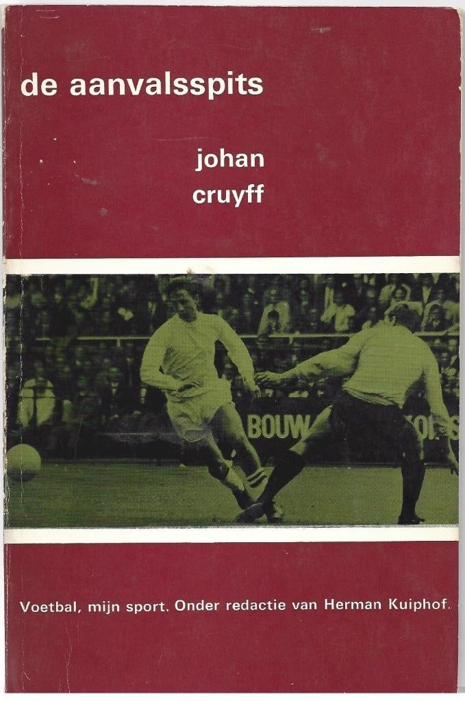 4 voetbal boeksjes o.a. de aanvalsspits door Johan Cruyff, Gelezen, Diverse auteurs, Ophalen of Verzenden, Balsport