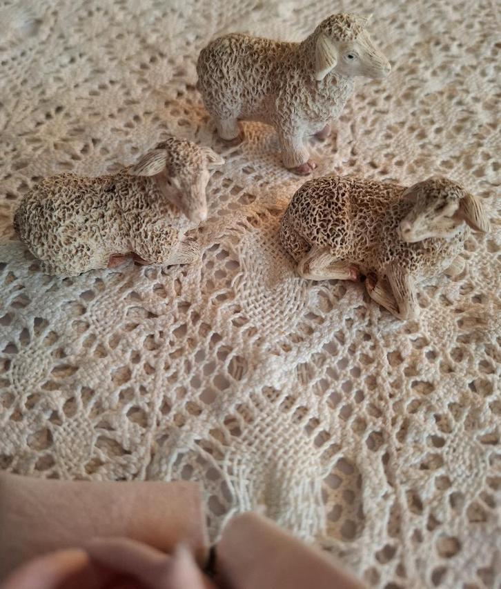 3 Hele schattige kleine schapen beeldjes, gemerkt, Verzamelen, Beelden en Beeldjes, Gebruikt, Dier, Ophalen of Verzenden