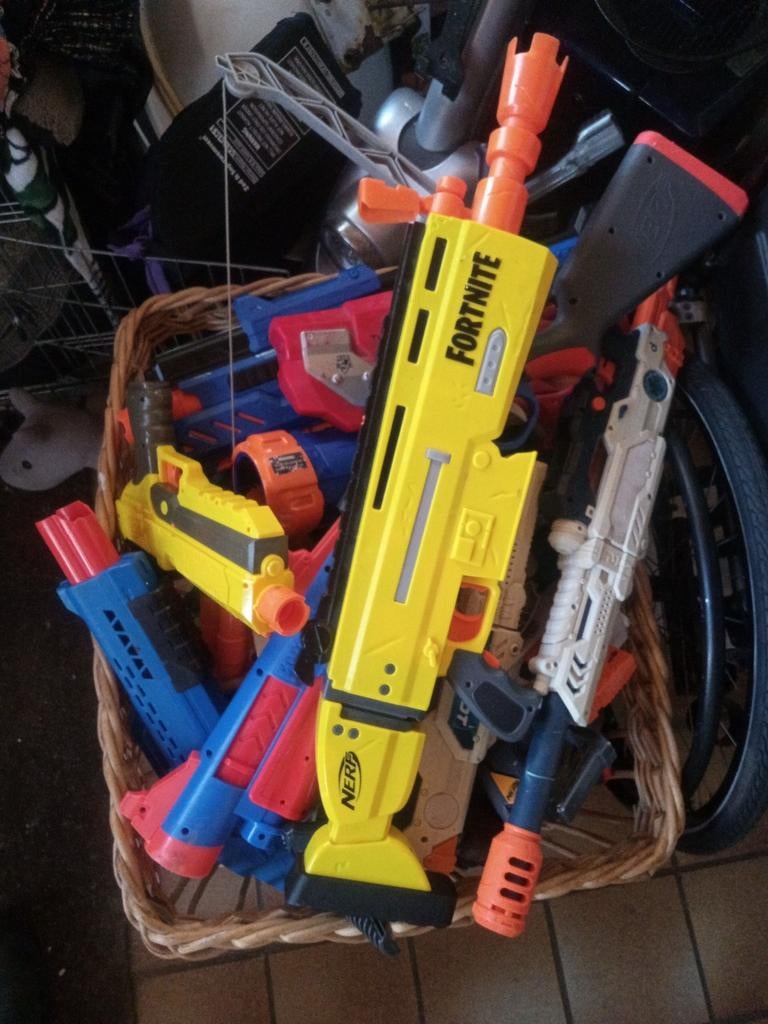 Grote bak met nerf/nerf clone geweren, Ophalen, Gebruikt