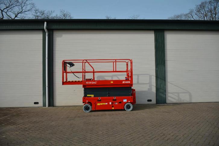 Nieuwe Magni schaarhoogwerker 1012 AC+ hoogwerker, Zakelijke goederen, Machines en Bouw | Liften, Steigers en Ladders, Ophalen