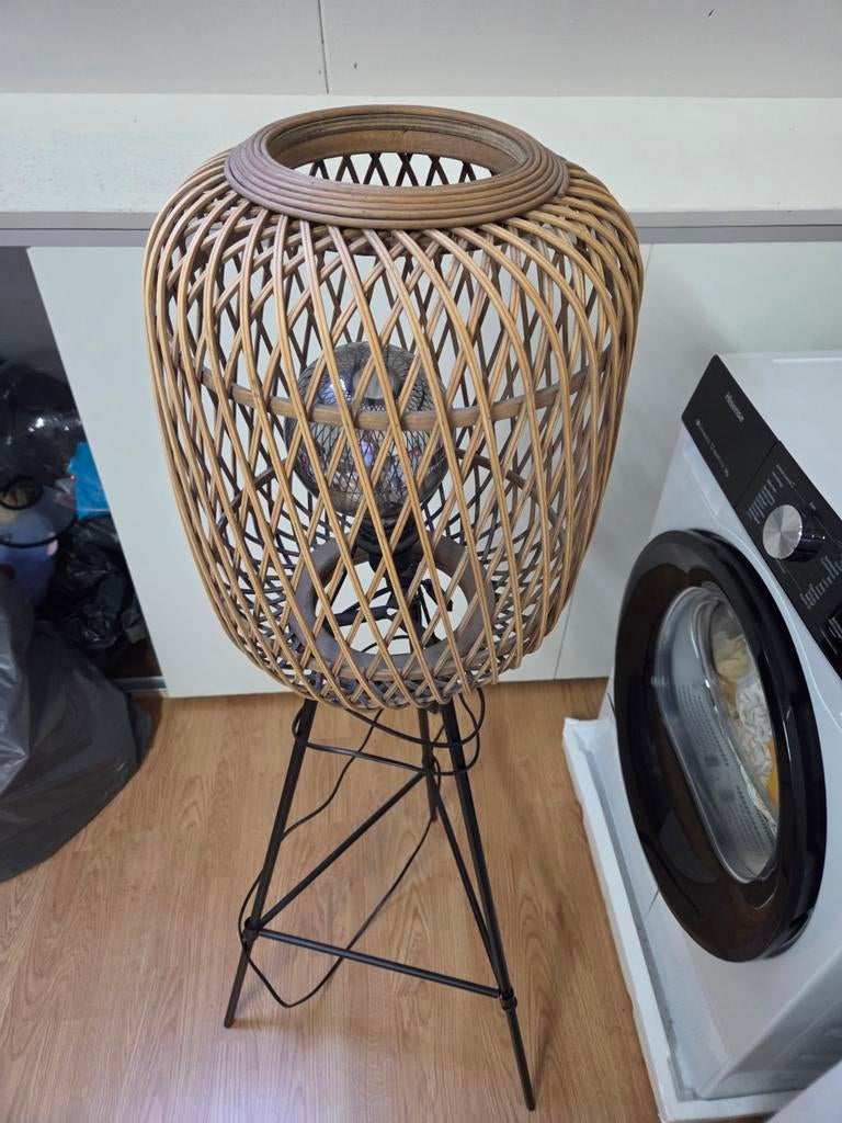 Rotan Vloerlamp met Metalen Onderstel, Ophalen, Bohemian, Modern, Scandinavisch, 100 tot 150 cm, Zo goed als nieuw