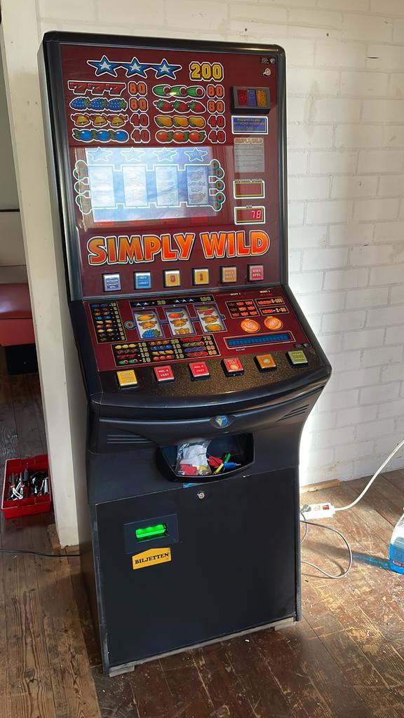 Simply Wild gokkast met nv 200 biljet in en uit, Euro, Ophalen, Gebruikt, Met sleutels