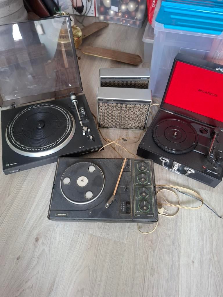 Drie platenspelers, Ophalen of Verzenden