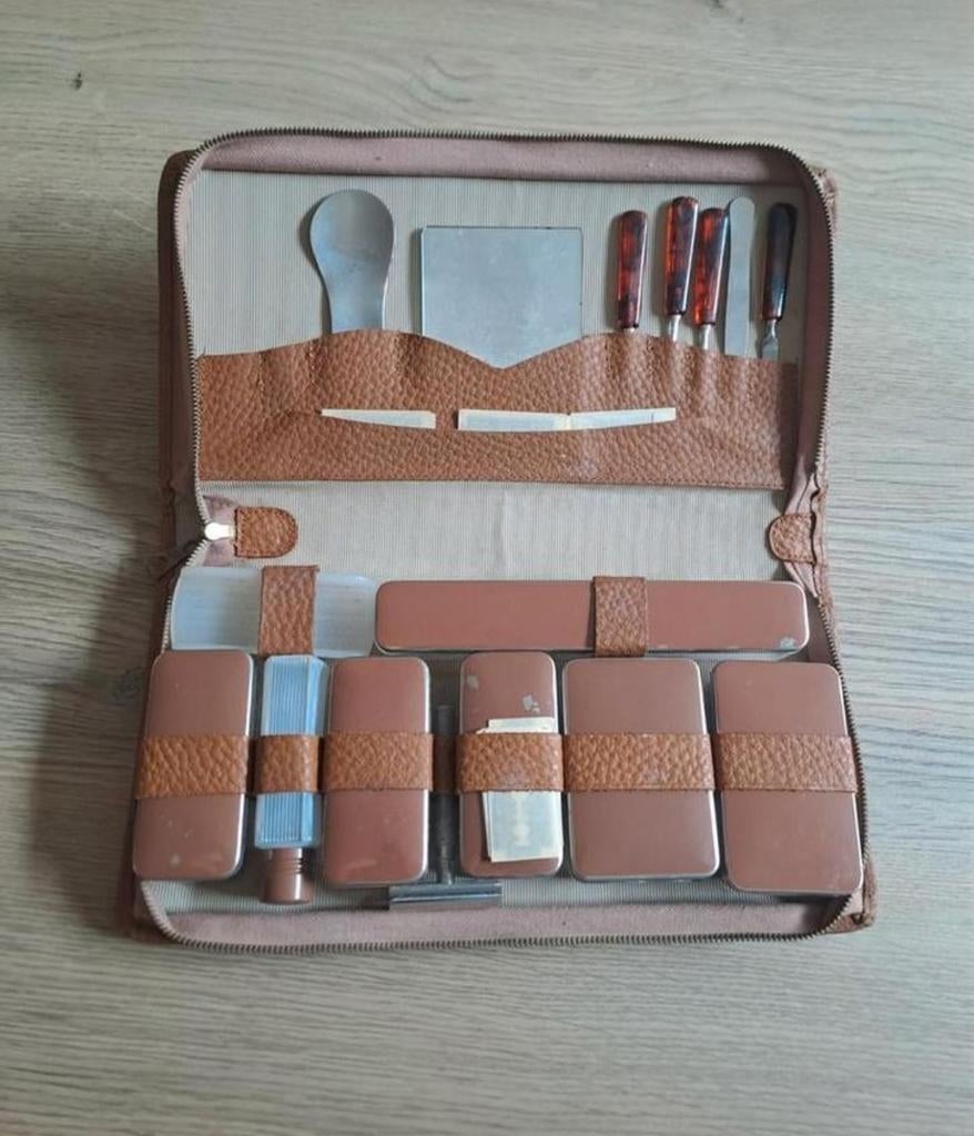 Vintage/antieke heren scheerset
In lederen etui, Ophalen, Bruin, Ogen
