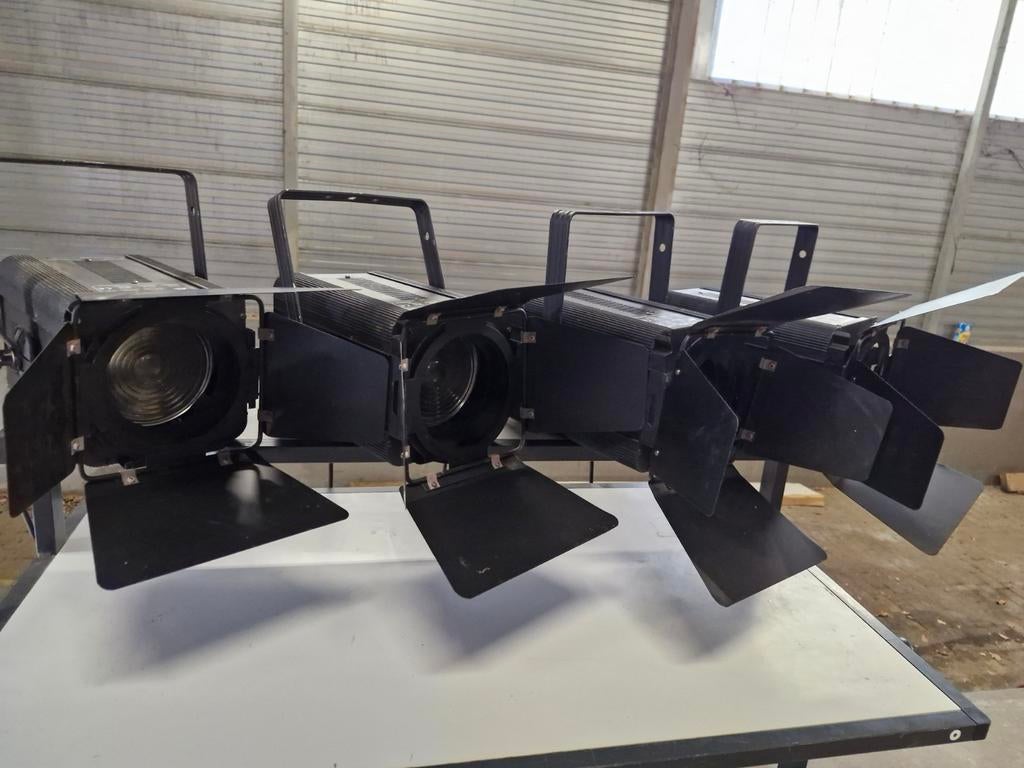 Theaterspots, Verzenden