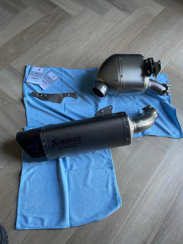 BMW F900R Akrapovic uitlaat BMW Motorrad (beschadigd), Ophalen of Verzenden, Gebruikt
