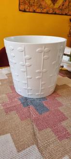 Witte bloempot met reliëfpatroon, Ophalen of Verzenden, Zo goed als nieuw