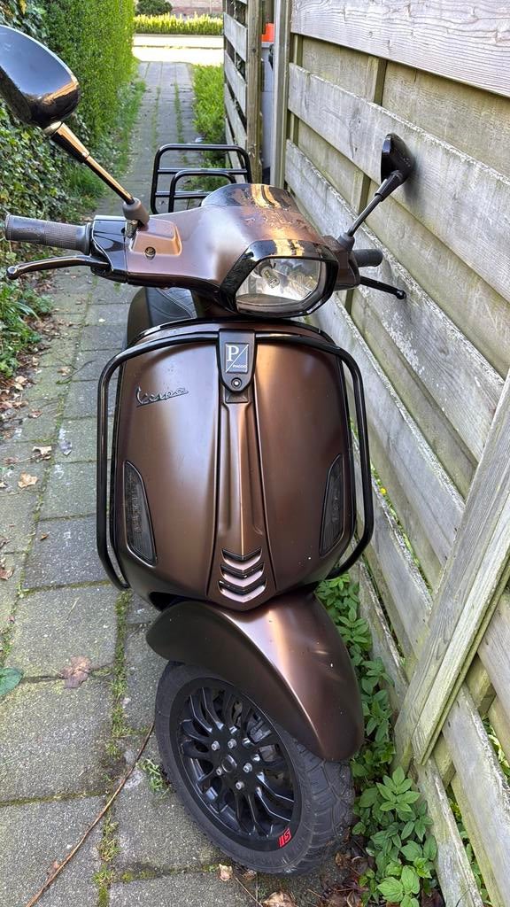 Vespa sprint, Fietsen en Brommers, Scooters | Vespa, Ophalen of Verzenden, Zo goed als nieuw, Benzine
