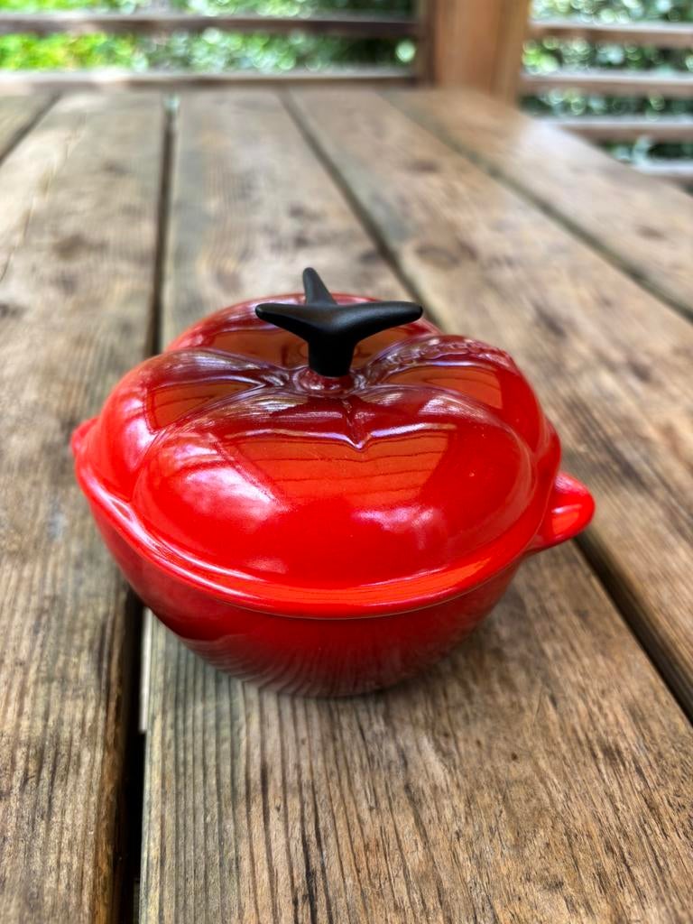 Le Creuset ovenschaal keramiek tomaat 13x9 cm, Ophalen of Verzenden, Zo goed als nieuw, Gietijzer, Overige typen