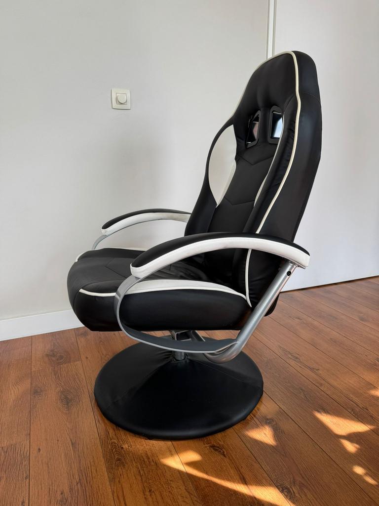 Gamestoel / computerstoel met voetenbankje, Ophalen, Zo goed als nieuw, Minder dan 50 cm