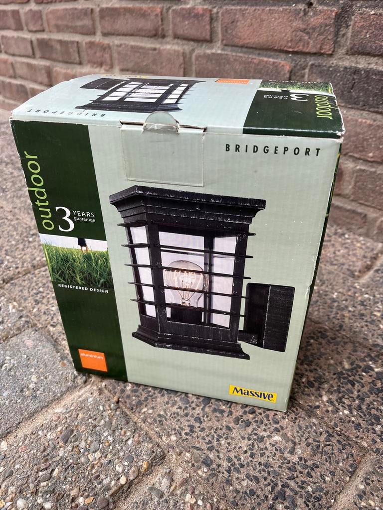 Massive Bridgeport Buitenlamp - Nieuw in doos, Minder dan 50 watt, Wandlamp, Ophalen of Verzenden, Netvoeding