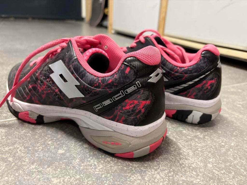 Lotto Padelschoenen Dames Maat 40.5 - Zo goed als nieuw, Sport en Fitness, Padel, Ophalen of Verzenden, Zo goed als nieuw, Padelschoenen