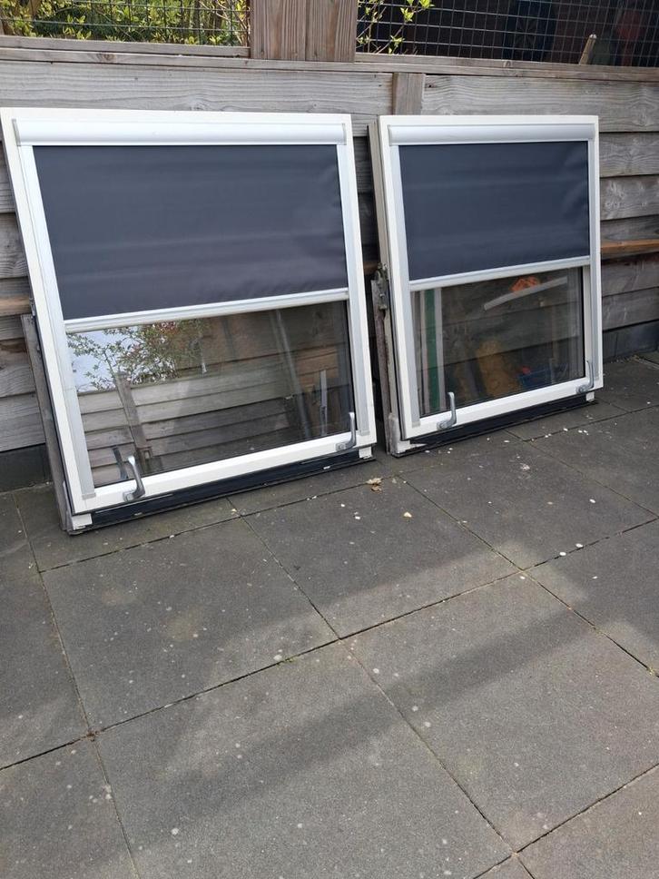 2x FAKRO Dakramen met verduisterende rolgordijnen, Doe-het-zelf en Verbouw, Glas en Ramen, Gebruikt, Dakraam, 120 tot 160 cm, 80 tot 120 cm