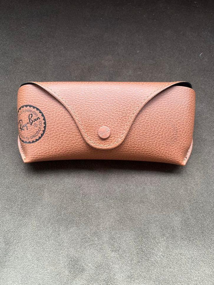 Ray-Ban zonnebril zwart, Sieraden, Tassen en Uiterlijk, Zonnebrillen en Brillen | Dames, Gebruikt, Zonnebril, Ray-Ban, Zwart, Ophalen of Verzenden