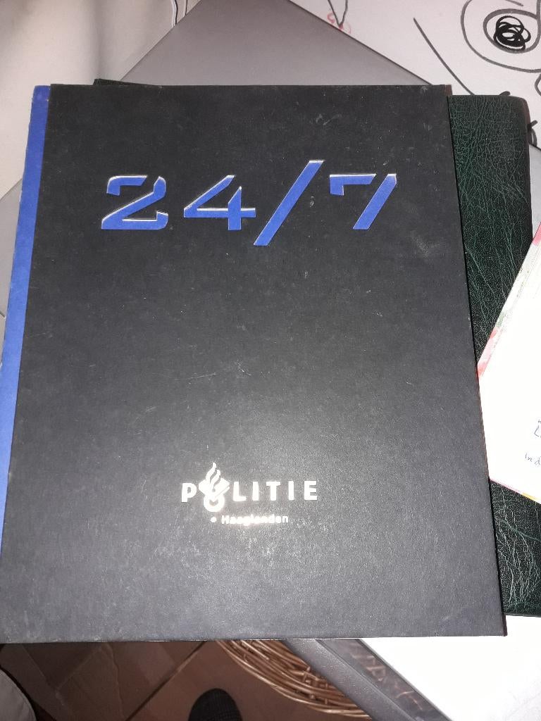 Politie Haaglanden 24/7 boek (Z171-62), Ophalen of Verzenden, Zo goed als nieuw