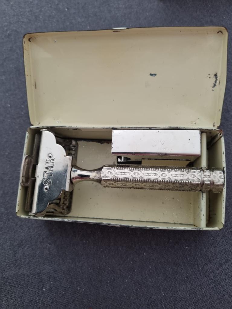 STAR scheermesje in blikje, Antiek en Kunst, Ophalen of Verzenden