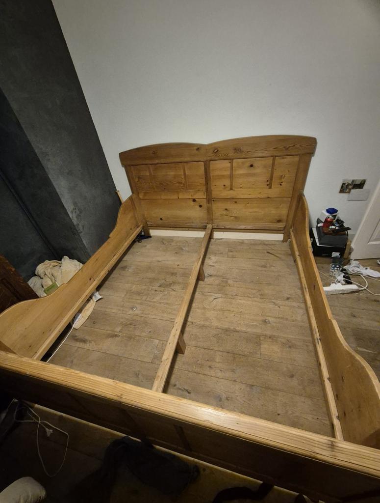 Tweepersoons oud grenen bed (180x200 cm), Antiek en Kunst, Antiek | Meubels | Bedden, Ophalen