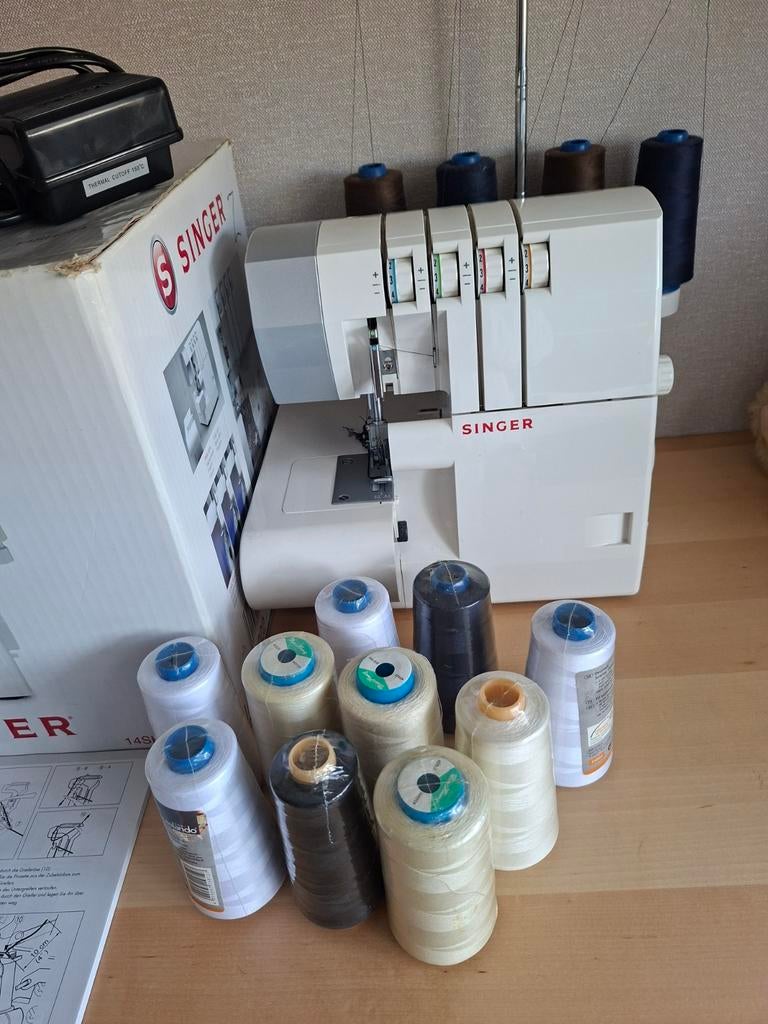 Singer overlock machine met beschrijving en garen!, Ophalen, Lockmachine, Singer