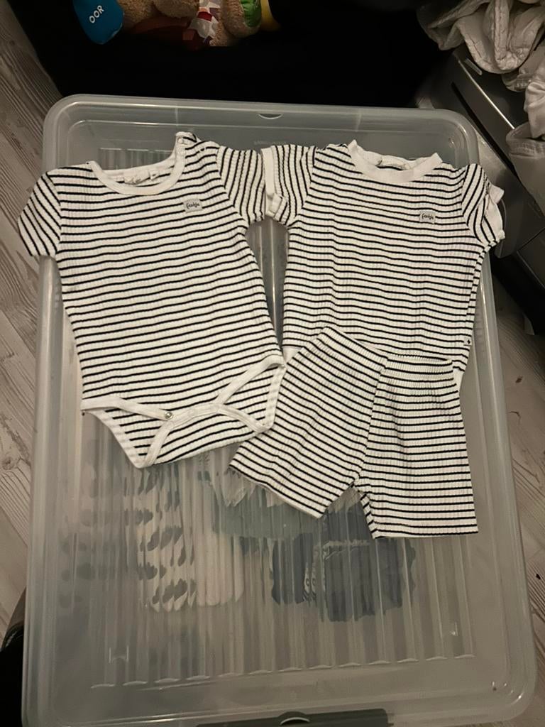 feetje romper/ korte pyjama, Kinderen en Baby's, Babykleding | Maat 80, Ophalen of Verzenden, Zo goed als nieuw, Jongetje of Meisje