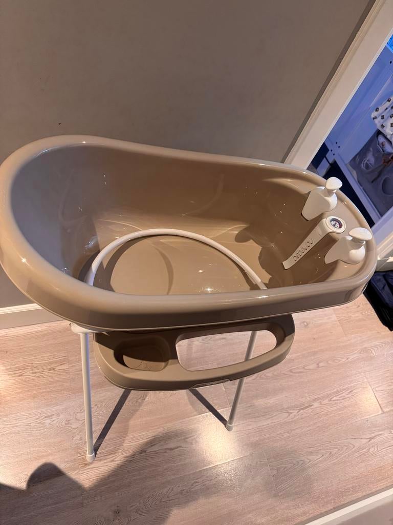 Bebe Jou baby badje met standaard en doekjes houder, Kinderen en Baby's, Badjes en Verzorging, Ophalen, Gebruikt, Badje, Bébé-jou