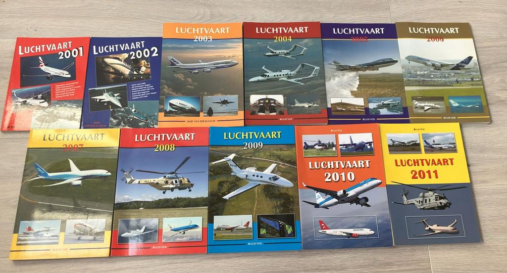 Luchtvaart jaarboeken Jaar 2001 t/m 2011 boeken vliegtuig, Verzamelen, Luchtvaart en Vliegtuigspotten, Ophalen of Verzenden, Gebruikt