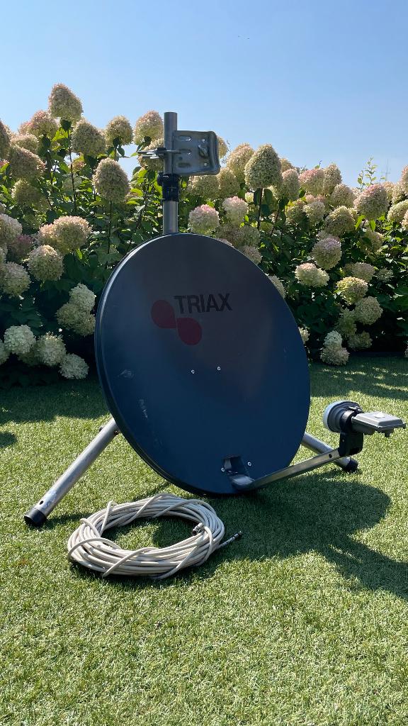 Triax satellietschotel met statief, LNB en kabel, Audio, Tv en Foto, Schotelantennes, Gebruikt, (Schotel)antenne-accessoires, Overige merken