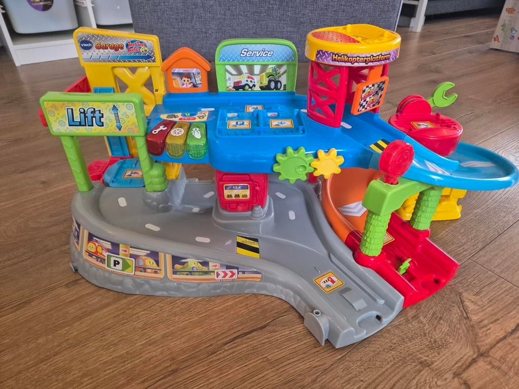 Toet toet autogarage met wegdelen, looping en 7 auto's, Kinderen en Baby's, Speelgoed | Vtech, Ophalen