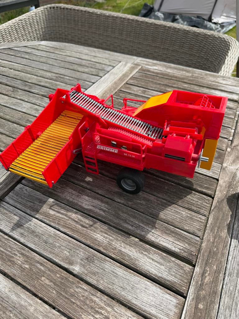 3 stuks Bruder speelgoed: Grimme SE 75-30 en JLG verreiker, Ophalen, Gebruikt