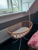 Rotan wieg met matrasje en piekstok, Ophalen, Gebruikt, Wieg