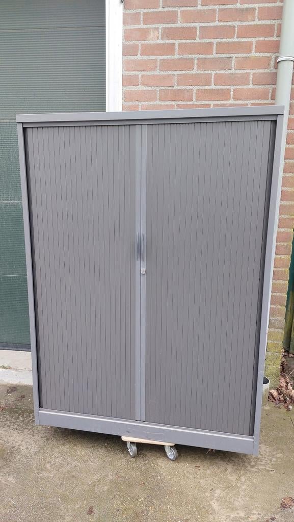 Grijze roldeurkast roldeur kast kantoorkast archiefkast, Huis en Inrichting, Kasten | Roldeurkasten en Archiefkasten, Ophalen