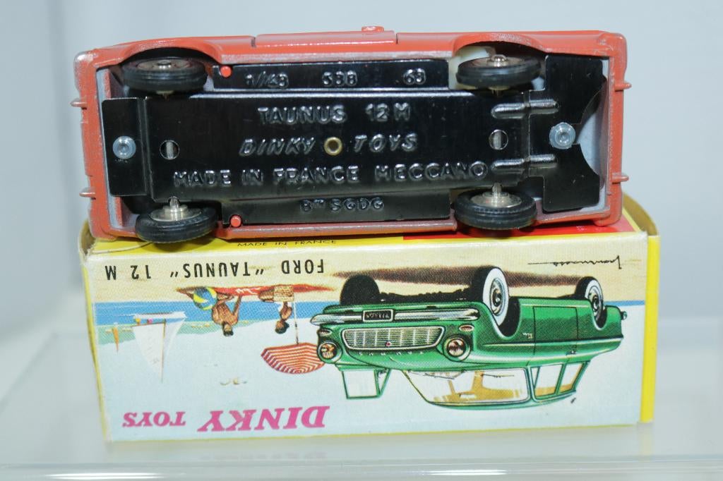 REPLIQUE BOITE Ford Taunus 12 M 1962/66 Dinky Toys EUR 6,00 - FR