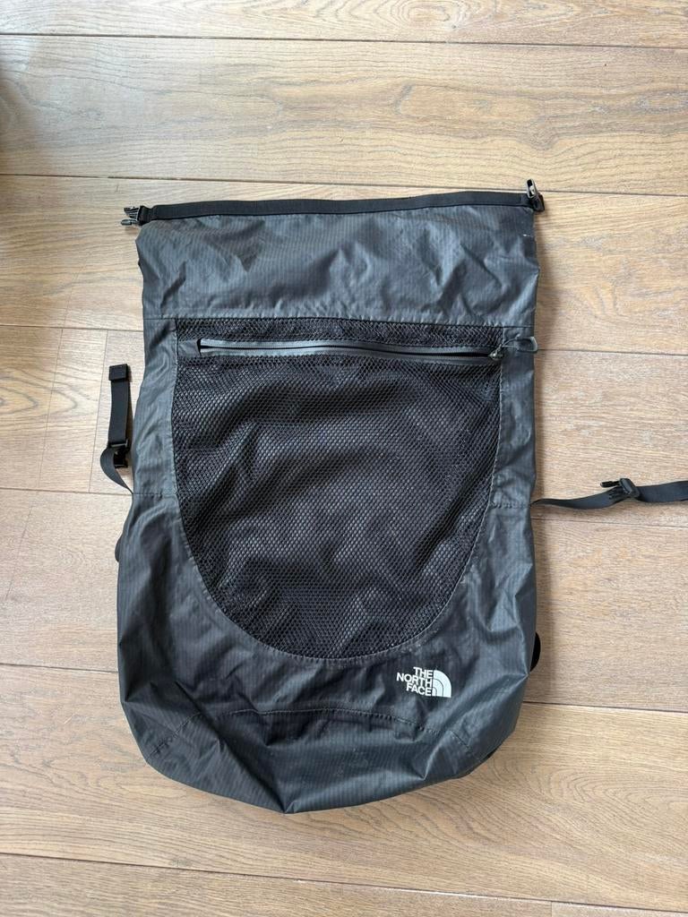 The North Face rolltop rugzak / dry bag – zo goed als nieuw, Ophalen, Zo goed als nieuw, Zwart, 30 cm of meer