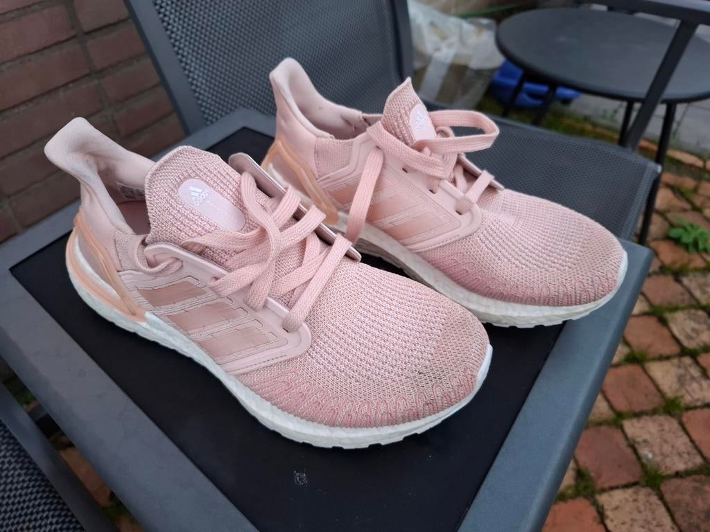 Adidas ladies Ultra Boost wit roze dames sneakers maat 38, Adidas, Ophalen of Verzenden, Roze, Sneakers of Gympen