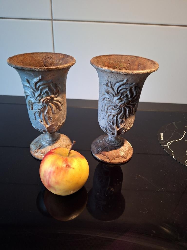 Antieke Franse gietijzeren grafvaasjes - set van 2, Antiek en Kunst, Ophalen of Verzenden