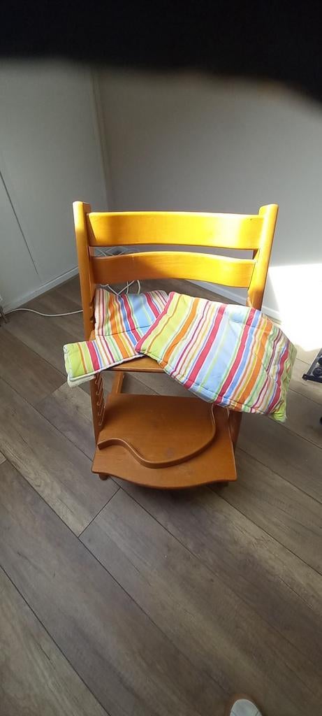 Stokke Tripp Trapp kinderstoel met gestreepte kussens., Ophalen, Gebruikt, Meegroeistoel