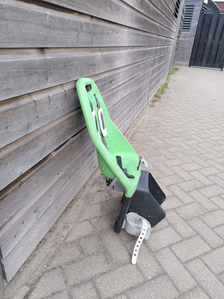 Thule Yepp maxi fietsstoeltje groen, Ophalen, Gebruikt, Voetsteuntjes