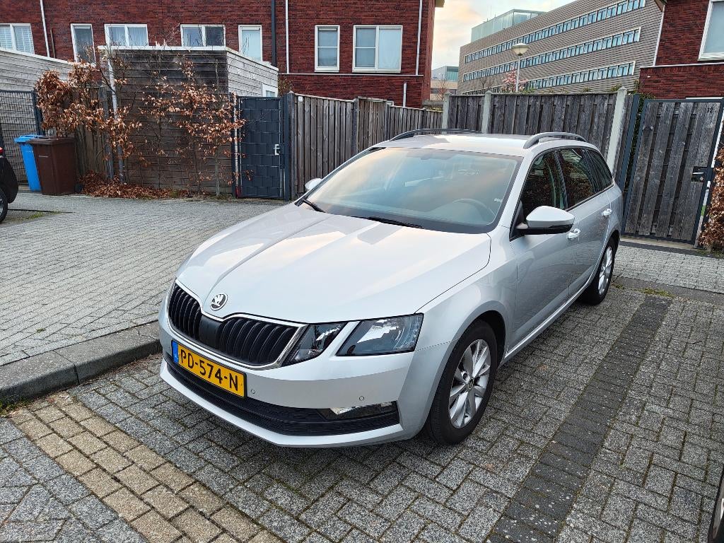 Skoda Octavia 1.0 TSI 85KW Combi 2017 Grijs, Auto's, Skoda, Stof, 1147 kg, 620 kg, 49 €/maand