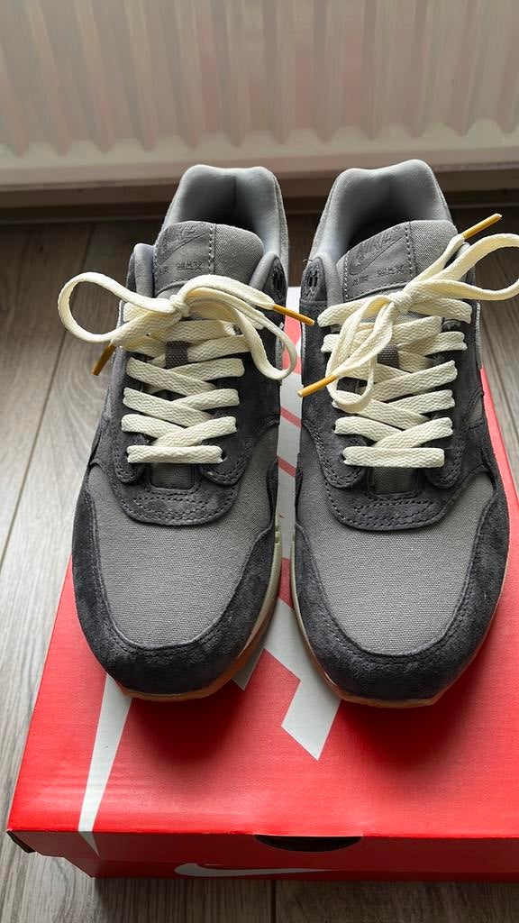 Nike Air Max 1 - Crepe Soft Grey, Kleding | Heren, Schoenen, Overige kleuren, Nieuw, Ophalen of Verzenden, Sneakers of Gympen