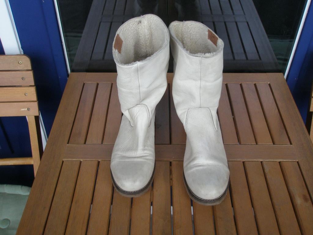 Leuke Enkellaarsjes, suede , kleur beige, maat 39, Beige, Lage of Enkellaarzen, Ophalen of Verzenden, Zo goed als nieuw