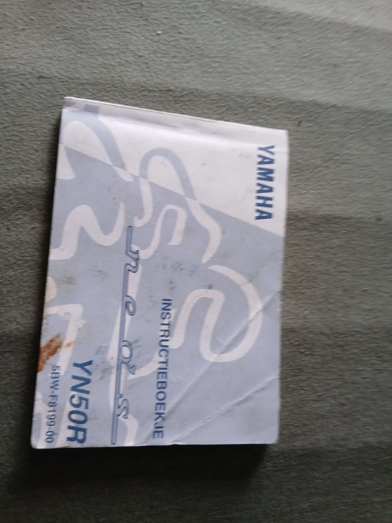 Tekoop  yamaha  neos boekje, Ophalen of Verzenden