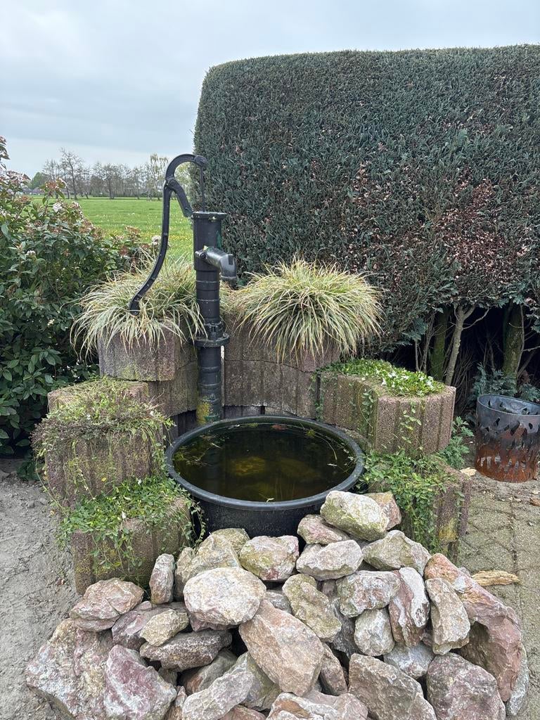Oude waterpomp, Ophalen of Verzenden, Gebruikt, Gietijzer, Waterornament