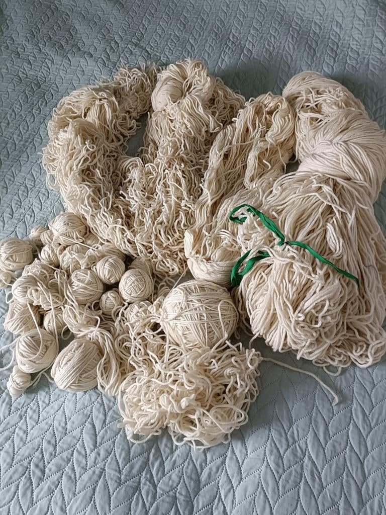 Crème wol, halve vuilniszak vol, Hobby en Vrije tijd, Breien en Haken, Ophalen of Verzenden, Nieuw, Breien of Haken, Wol of Garen