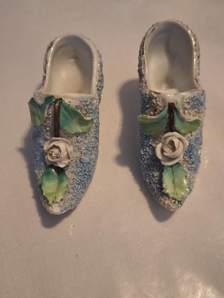 2 Oude Antieke Porseleinen Schoentjes., Ophalen of Verzenden